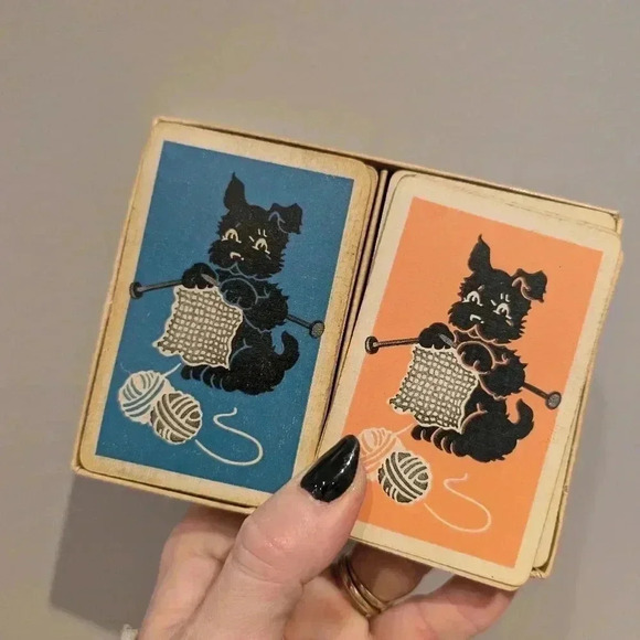 Vintage playing card deck with dog design - Picture 1 of 5